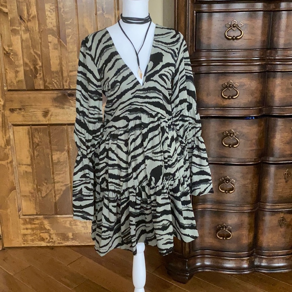 NWOT animal print long sleeve ruffle dress - Picture 2 of 11